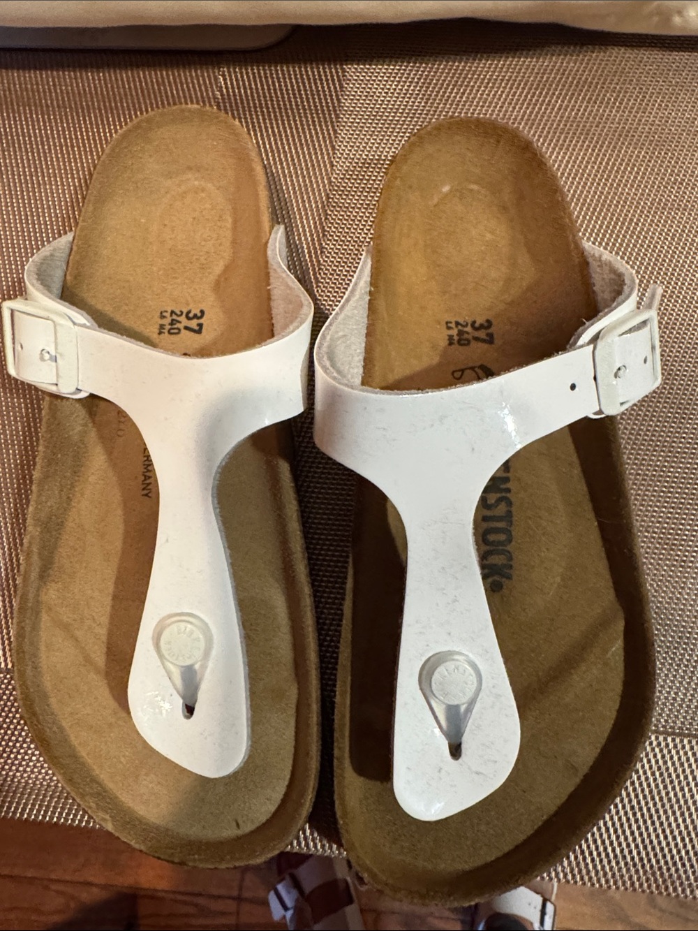 Birkenstock  White Gizeh Patent Thong Sandals brand new never worn